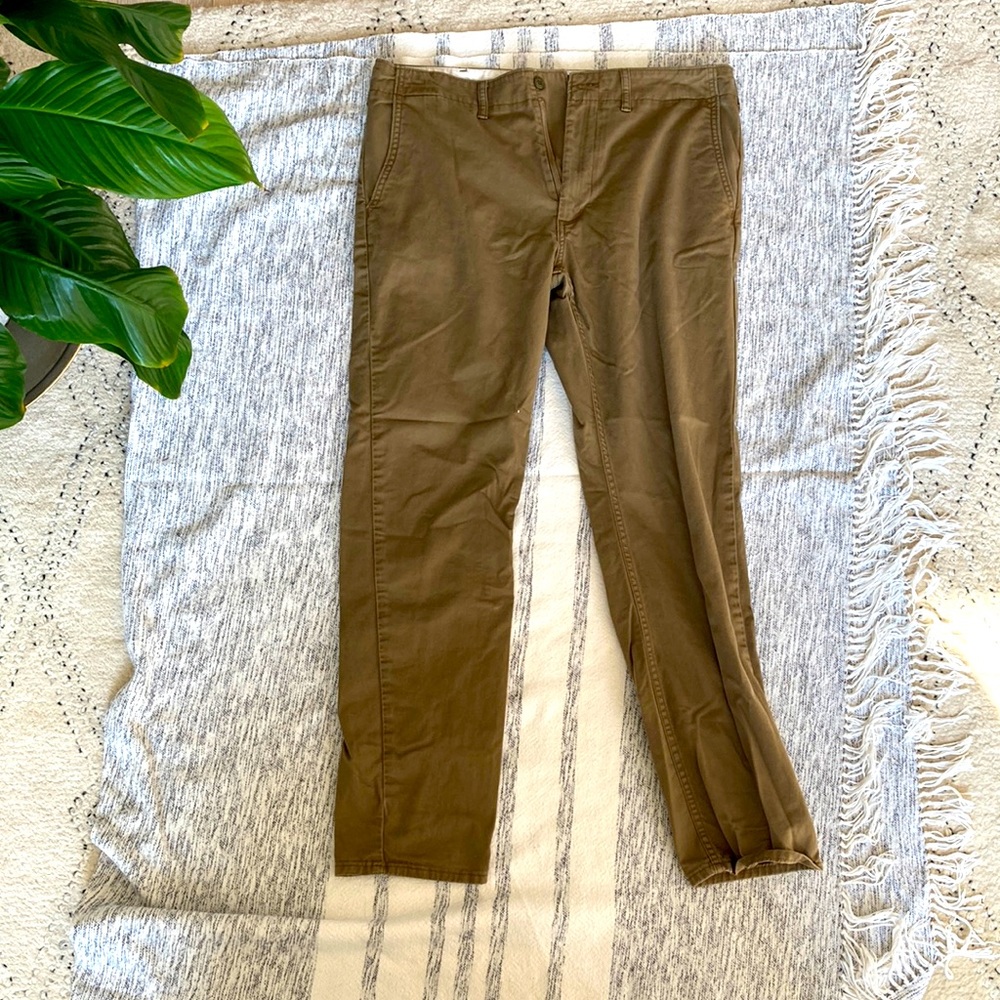 Mens khaki Levi Strauss pants